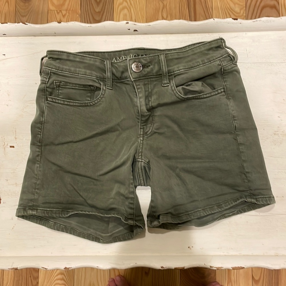 Green american eagle size 4 shorts